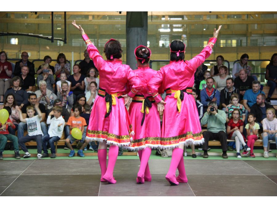 Impressionen beim Tanz aller Kulturen (Foto: © Bildungs- und Integrationszentrum, Kreis Paderborn, Johanna Leifeld)